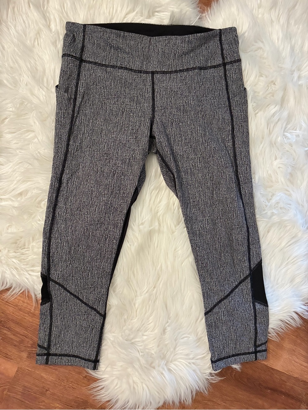 Lululemon Pace Rival Crop 22” Sz 10 Black & White  Activewear